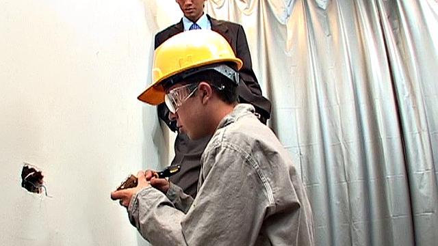 Mauricio is working on an electrical install when his boss walks in to check on things. Eduardo makes it obvious he'd like to play with the blue collar boy and soon they are stripping off their clothes.