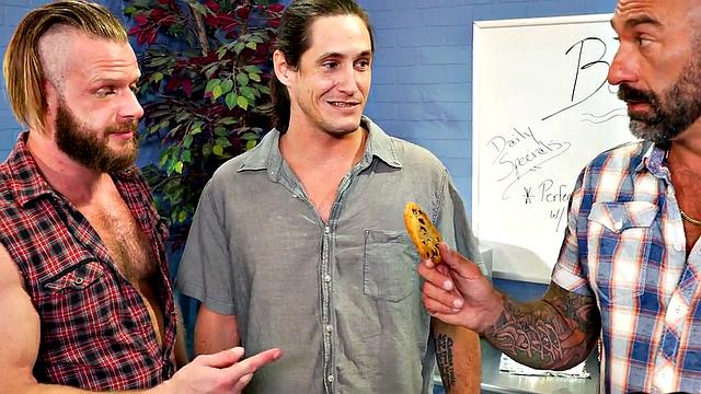 Fisting loving stud assfisted in 3some by daddies