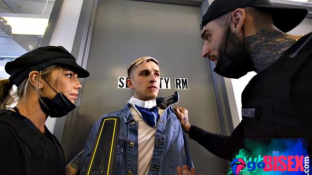 21yo petite babe pussybanged in 3some