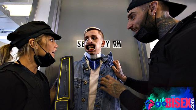 21yo petite babe pussybanged in 3some