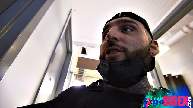 21yo petite babe pussybanged in 3some