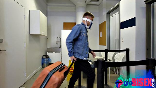 21yo petite babe pussybanged in 3some