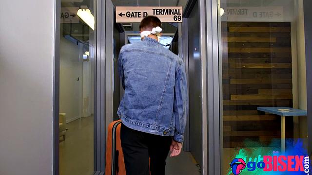 21yo petite babe pussybanged in 3some