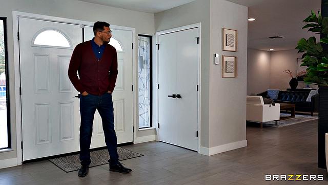 зрелая мама трахается с парнем дочери на кухне