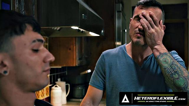 сирен сантяго соблазняет отчима и получает мощный кончей внутрь