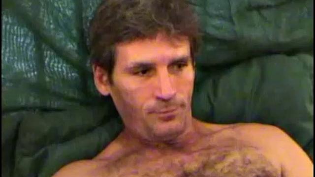 ларри снова на видео - зрелый гей в деле