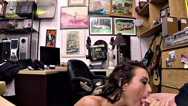 Bigbooty pawnshop babe POV doggystyled after deepthroat