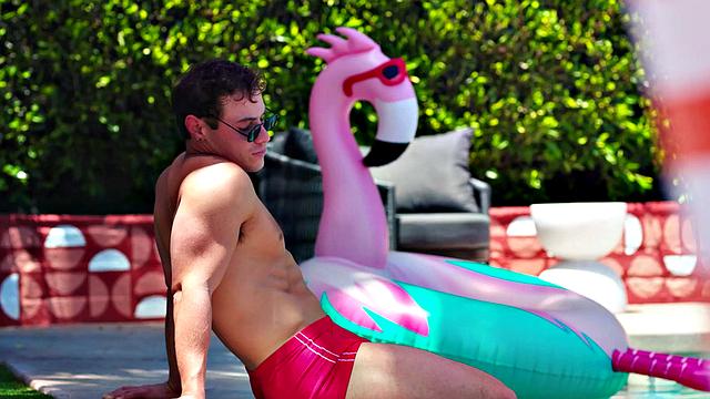 фотограф прикинулся профи, а сам трахает качка на гей-курорте