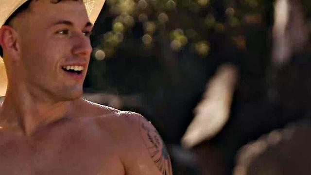 фотограф прикинулся профи, а сам трахает качка на гей-курорте