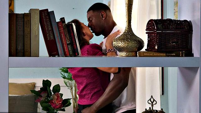 honey white жаждет черного члена прямо на свежем воздухе