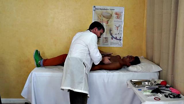 доктор тикл устроил джошу тикальные пытки и связал его к столу