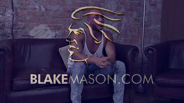 Hung Muscle Man Liam Wanks Off - Liam Steed