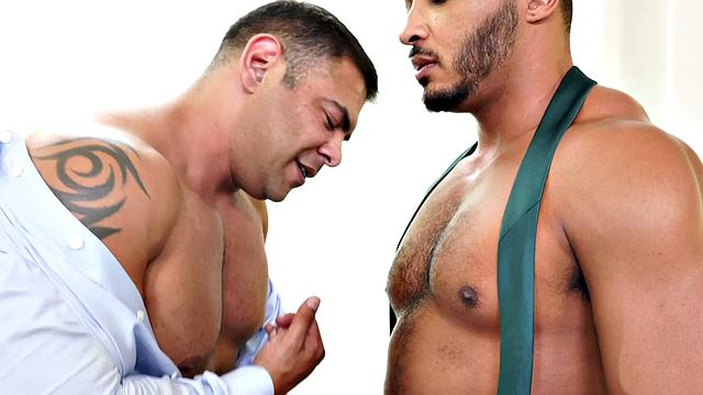 Buff hunk rimming black straight stud