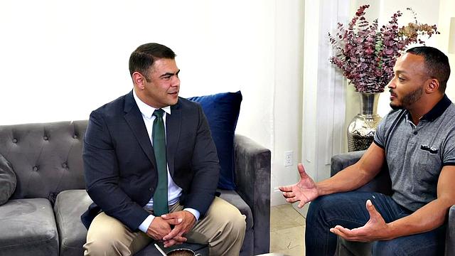 Buff hunk rimming black straight stud