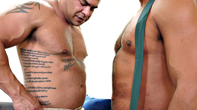 Buff hunk rimming black straight stud