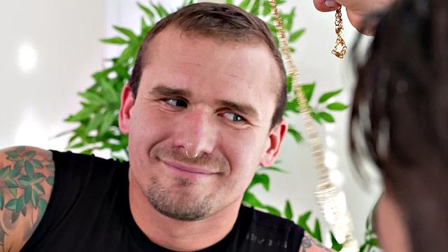 Mesmerized muscled hunk cock sucked in office