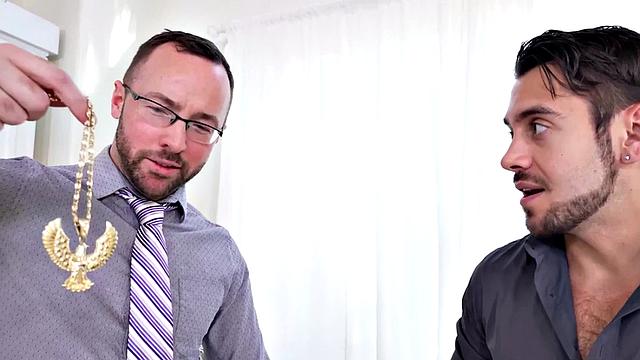 Mesmerized muscled hunk cock sucked in office