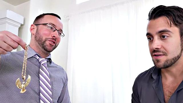 Mesmerized muscled hunk cock sucked in office