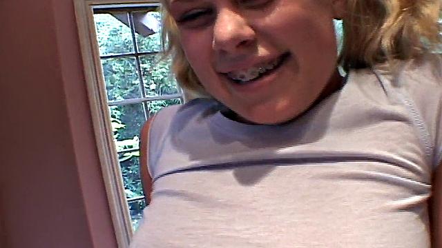 Little Summer amateur lesbo licked out