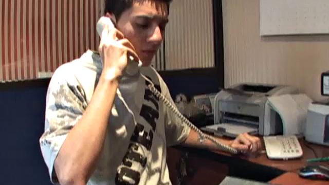 смотри как два латиноса сосут и трахаются после работы