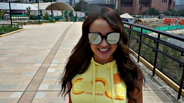 латинка в очках трахается в гостинице