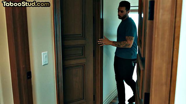 21yo muscled stud fucked in bedroom