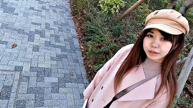 Мегуми Шинозаки балдеет от игрушек и густой спермы в свою волосатую киску