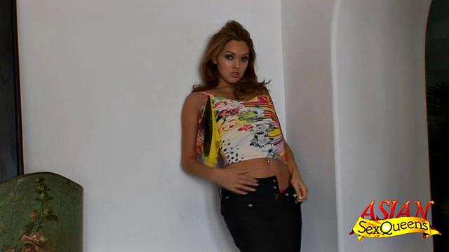 Valentina Vaughn Rubbing Her Poon