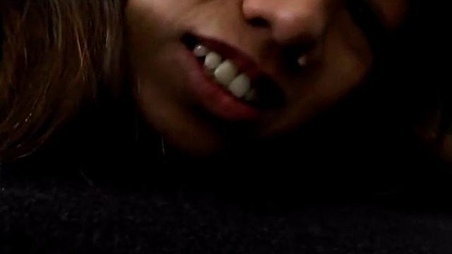 шикарная брюнетка в позе догги в pov и финиш на лицо