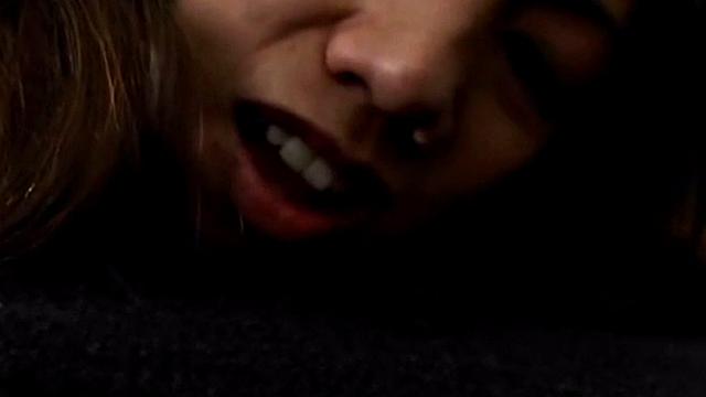 шикарная брюнетка в позе догги в pov и финиш на лицо