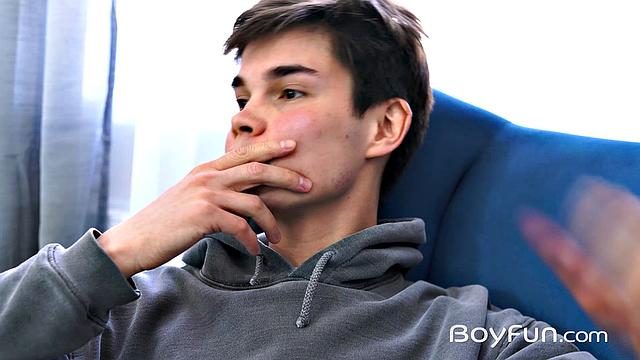 Смотри, как Алан Старк берёт контроль и скачет на твёрдом члене