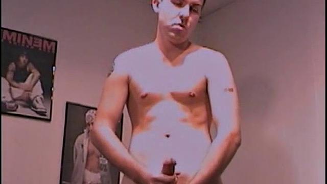 Джеми дрочит на камеру, не скрывая удовольствия