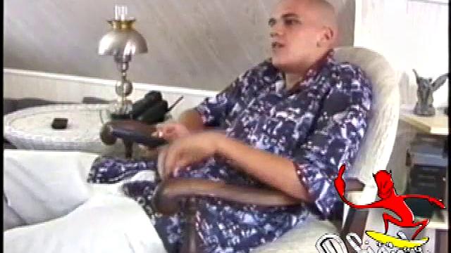Бобби Голден дрочит