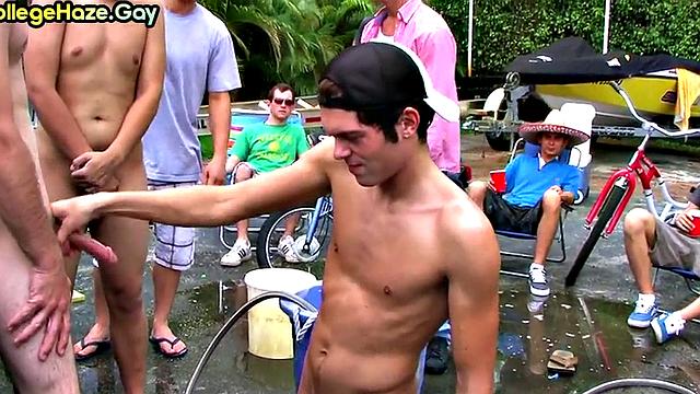 смотри как натурал с универа трахается с братством на глазах у парней