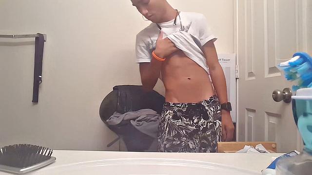 Shower Twink Webcam Show