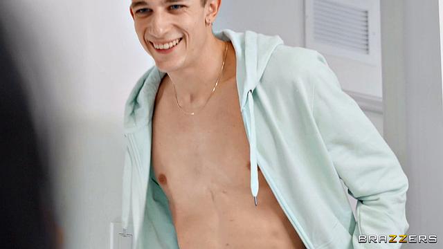 Городской парень пришёл в гости, а подруги устроили секс-вечеринку с игрушкой и не только!