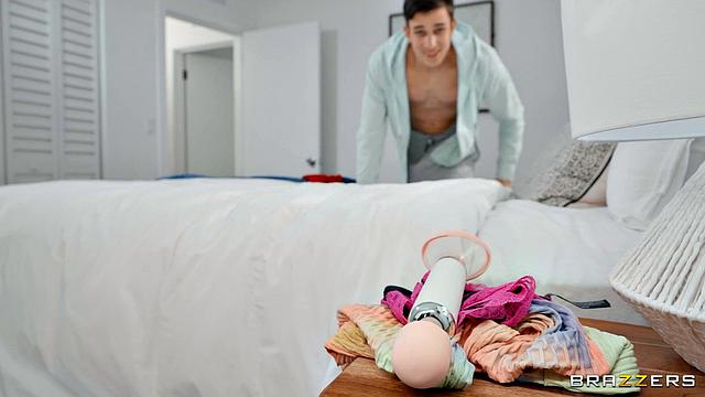 Городской парень пришёл в гости, а подруги устроили секс-вечеринку с игрушкой и не только!