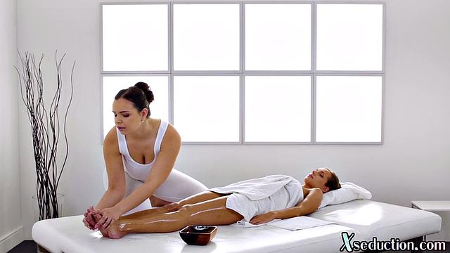 Naughty sluts fingering each other