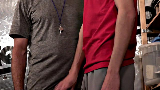 Stockroom daddy bottom fucked by skinny barebacking twink