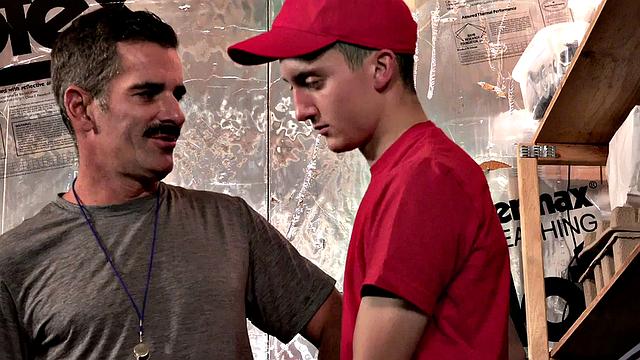 Stockroom daddy bottom fucked by skinny barebacking twink