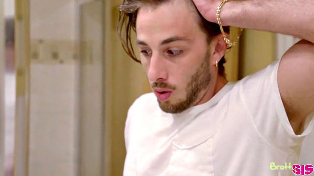 Sharing My Step Sister's Friend - S10:E5