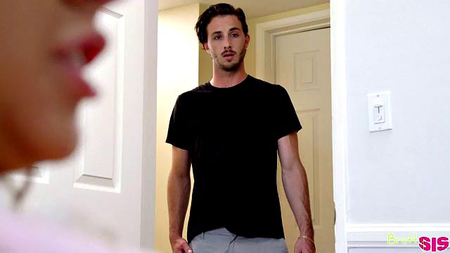 Sharing My Step Sister's Friend - S10:E5