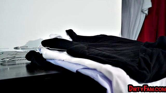 Cockhungry sluts satisfy lover in threesome