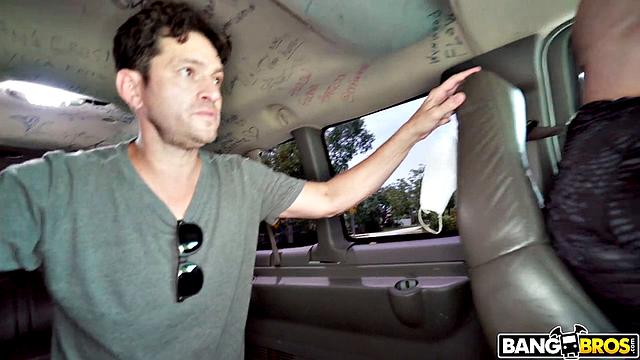 Чернокожая красотка жадно сосет на автобусе и ждет горячий финиш от Preston Parker на BangBus