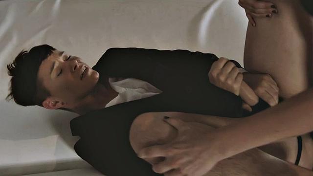 Lez babe drilling pussy with strapon in couple