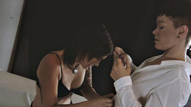 Lez babe drilling pussy with strapon in couple