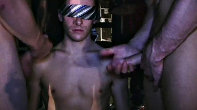 Blindfolded studs hazed in HJ 3some outdoors for frat
