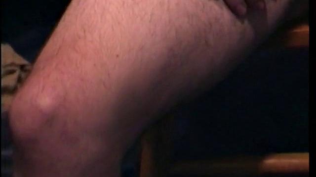 Большой Ace показывает своё хозяйство и шутит про размер, но рукам не скучно