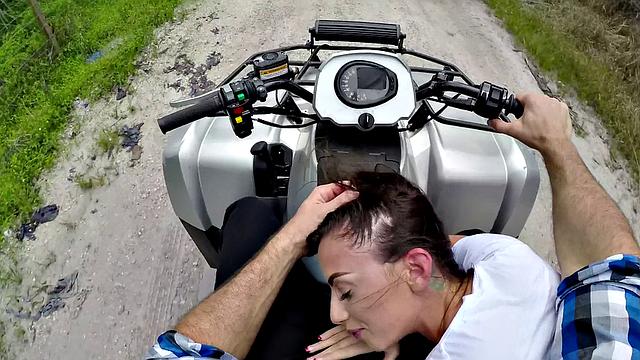 Intense outdoor fuck with a trimmed pussy hiker