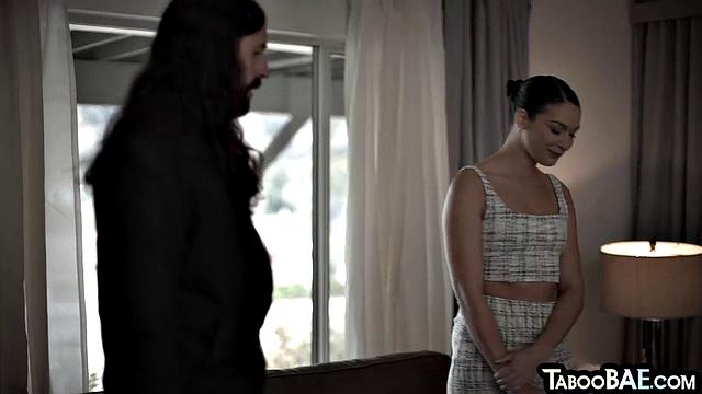 смотри, как пышные шлюхи трахаются втроем по полной